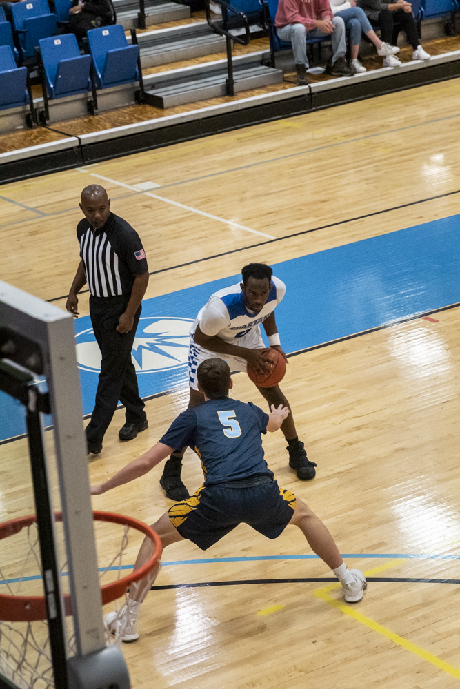 Men's basketball falls short against Rock Valley College