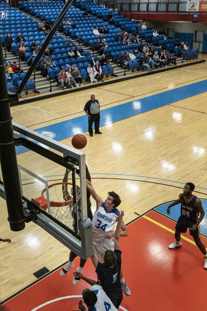 Men's basketball falls short against Rock Valley College