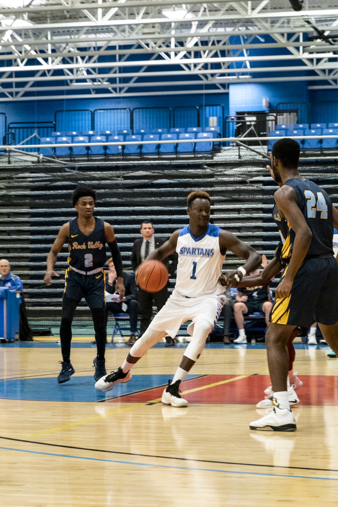 Men's basketball falls short against Rock Valley College