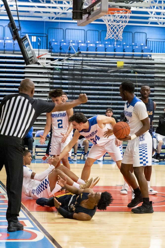 Men's basketball falls short against Rock Valley College