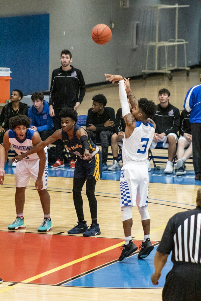 Men's basketball falls short against Rock Valley College