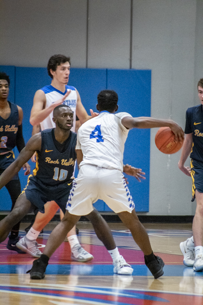 Men's basketball falls short against Rock Valley College