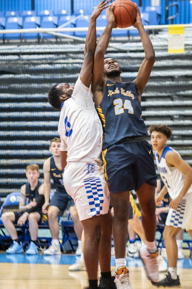 Men's basketball falls short against Rock Valley College