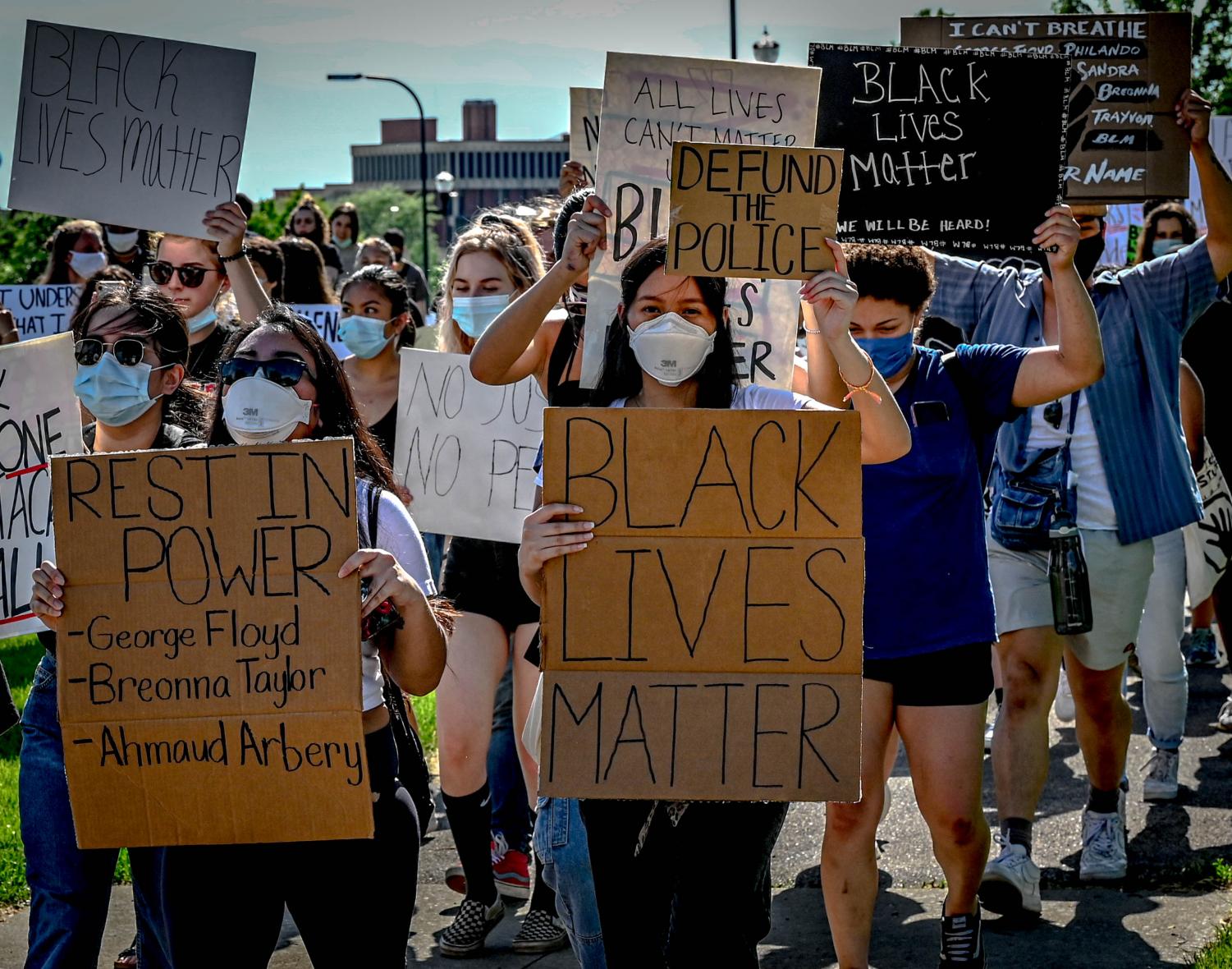 Protesters march from ECC to Elgin Police Department