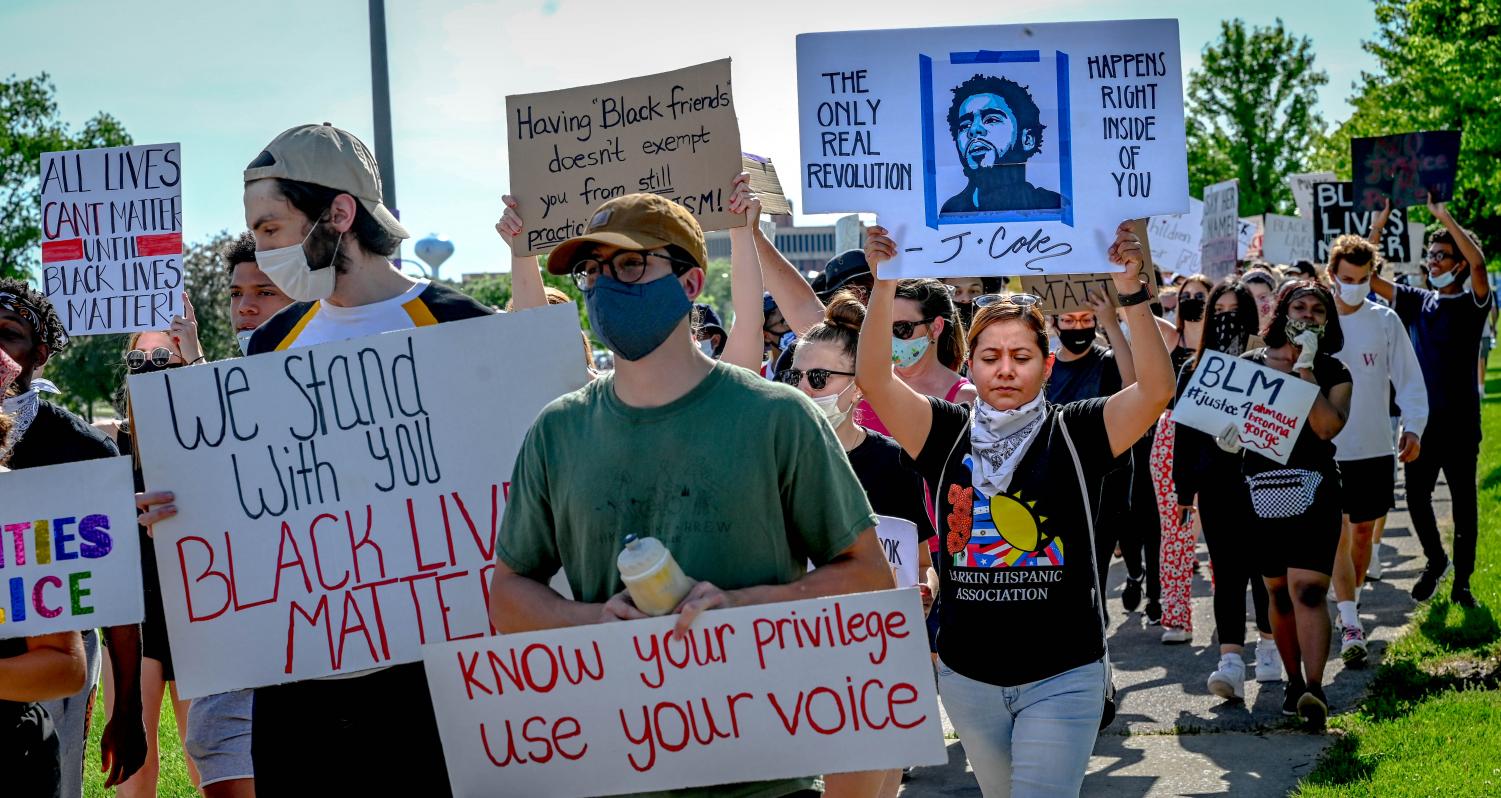 Protesters march from ECC to Elgin Police Department