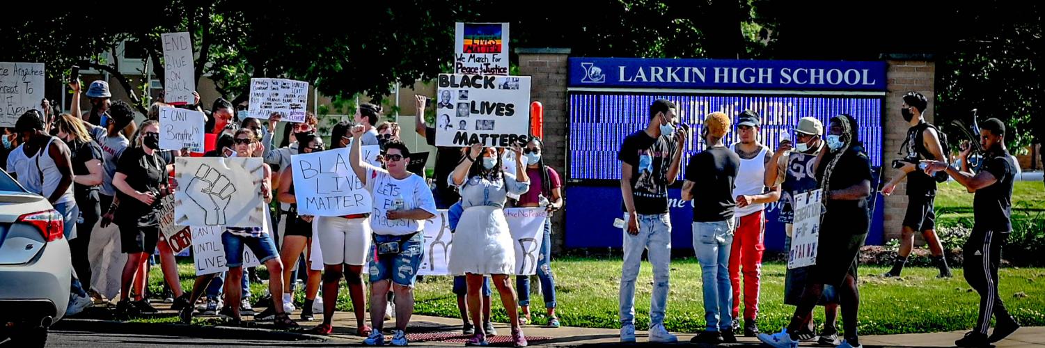 Protesters march from ECC to Elgin Police Department