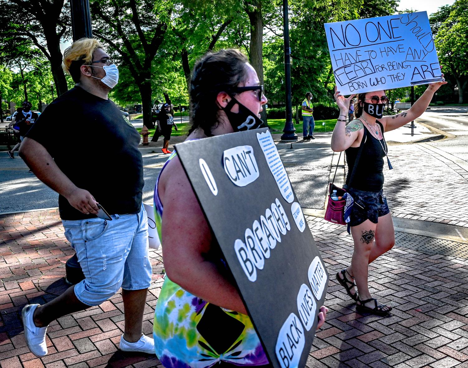 Protesters march from ECC to Elgin Police Department