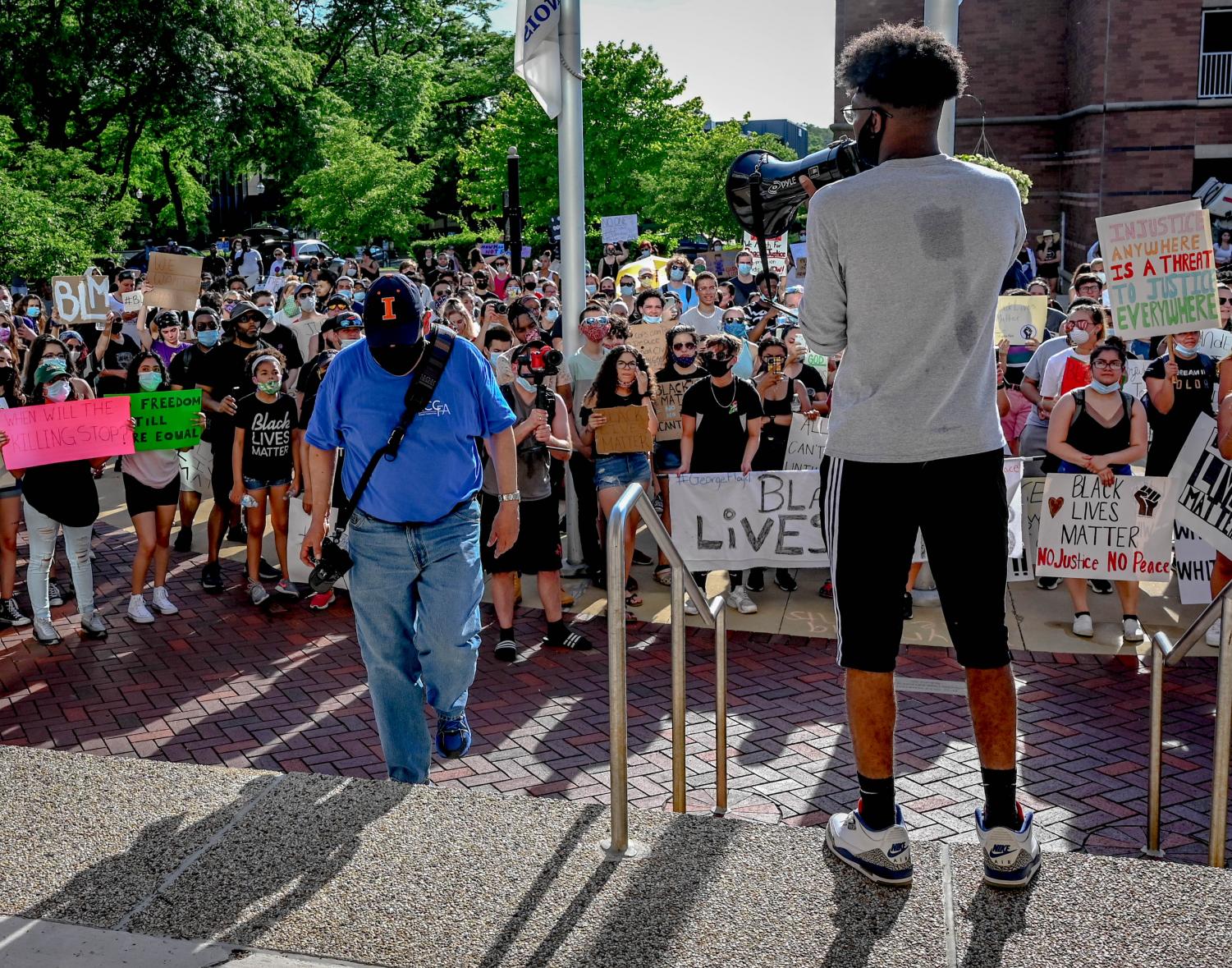 Protesters march from ECC to Elgin Police Department