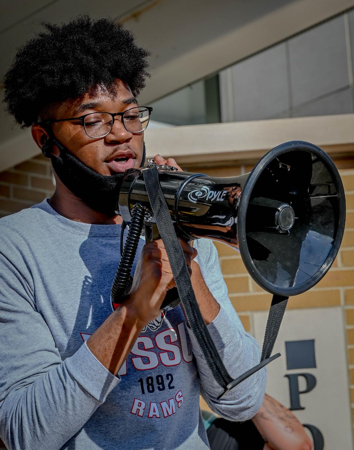 Protesters march from ECC to Elgin Police Department