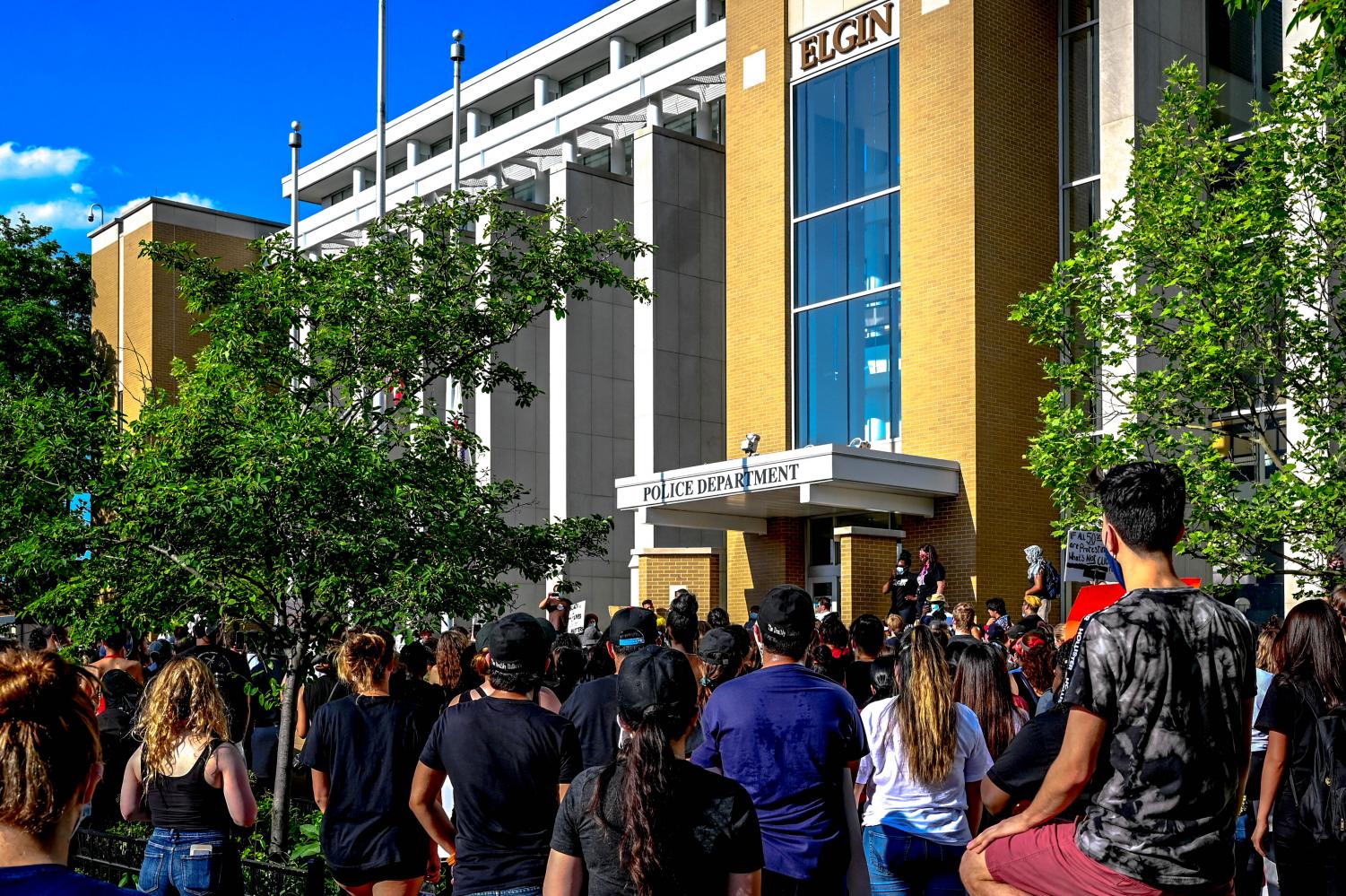 Protesters march from ECC to Elgin Police Department