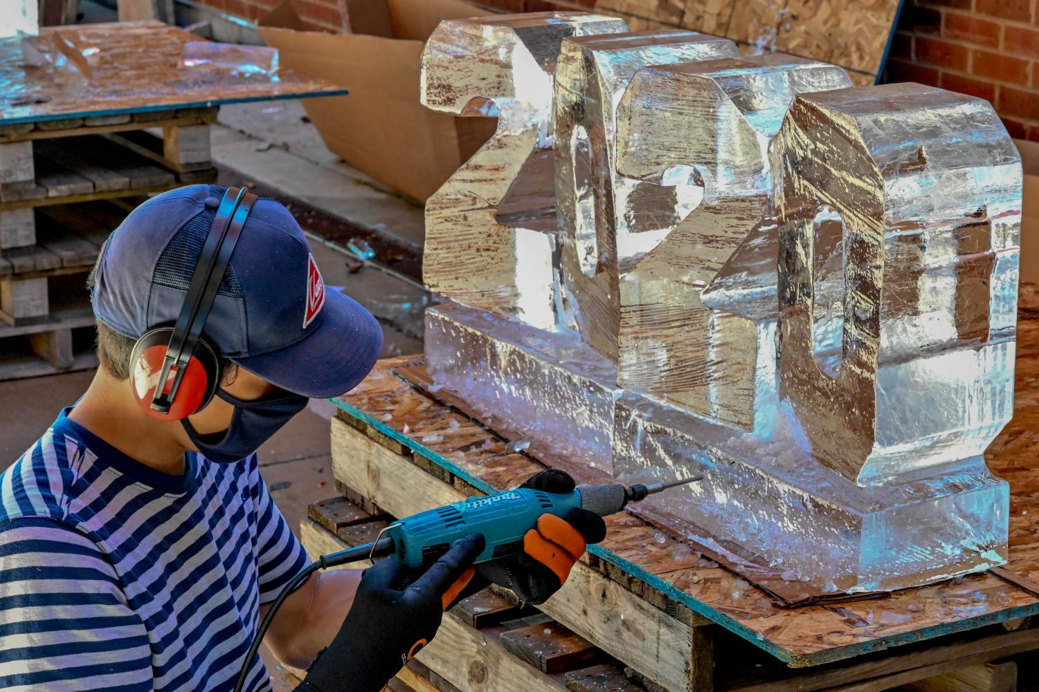 Students show off artistic side for ice carving class