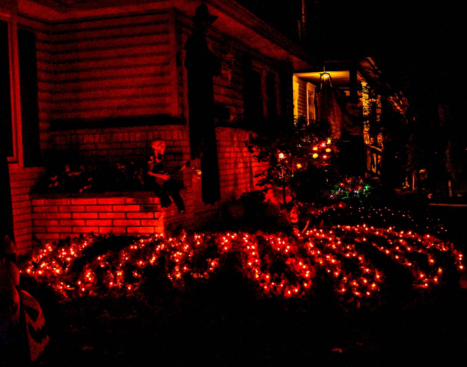 Elgin decorates for Halloween