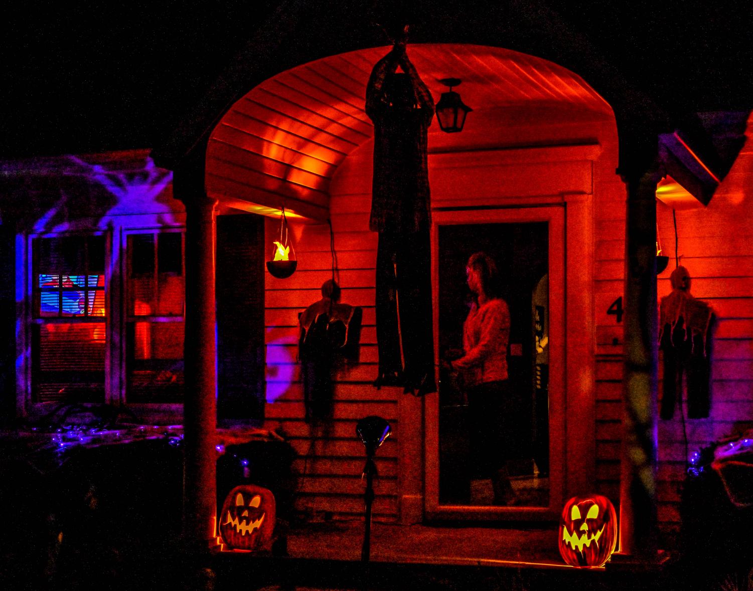 Elgin decorates for Halloween