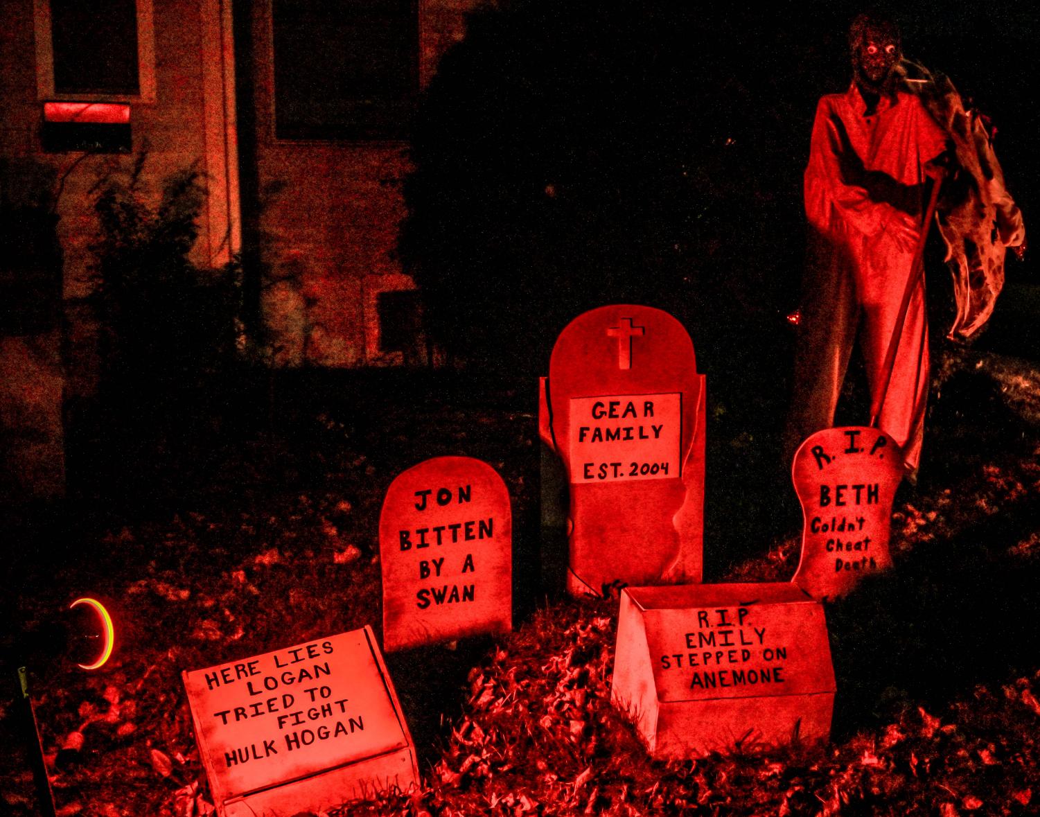 Elgin decorates for Halloween