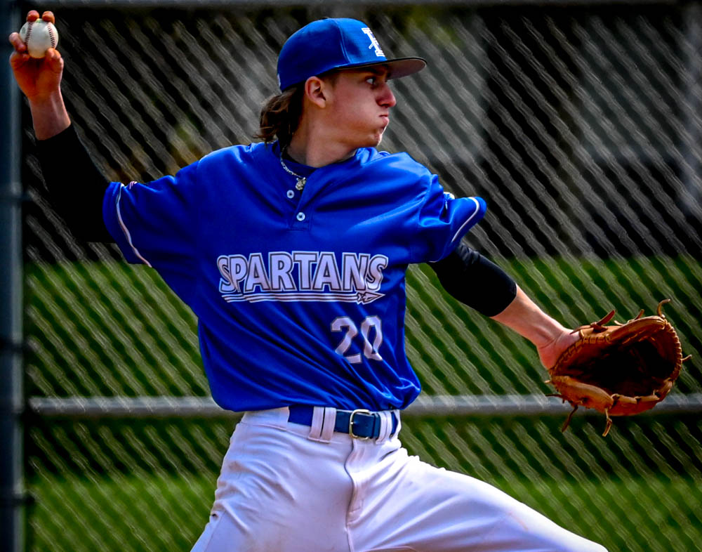 Spartans split double header against CLC