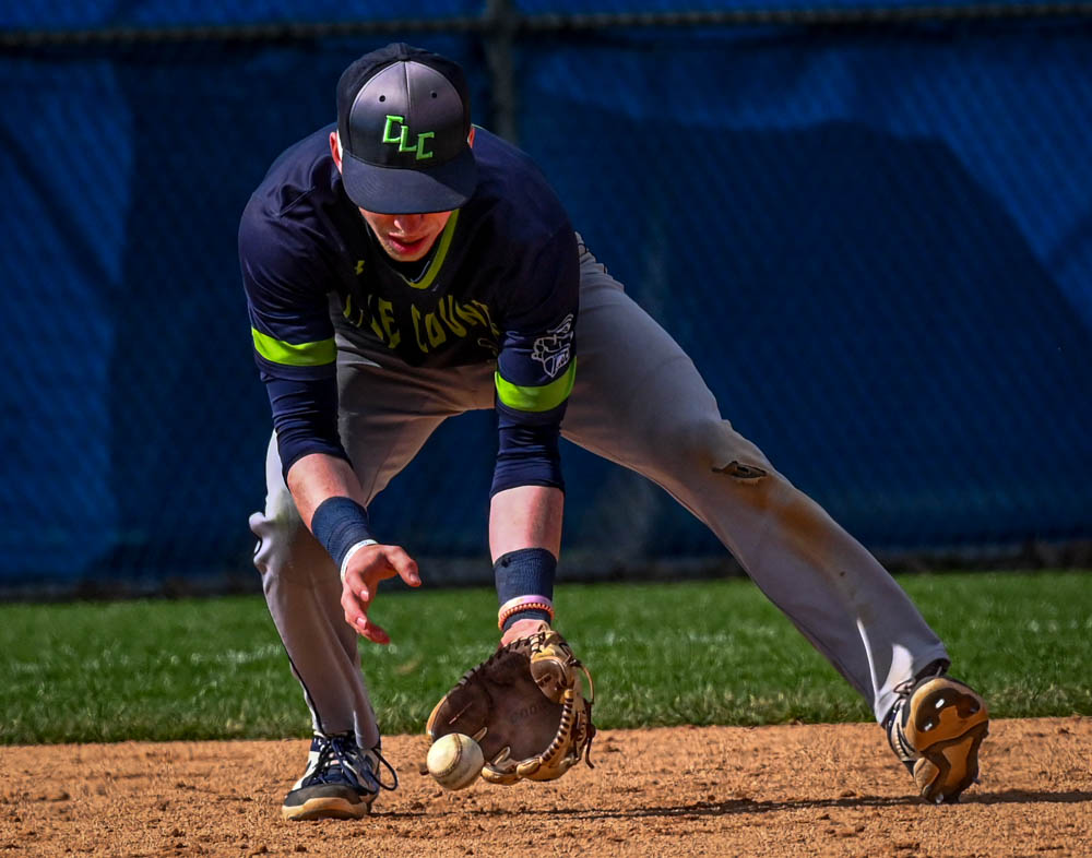 Spartans split double header against CLC