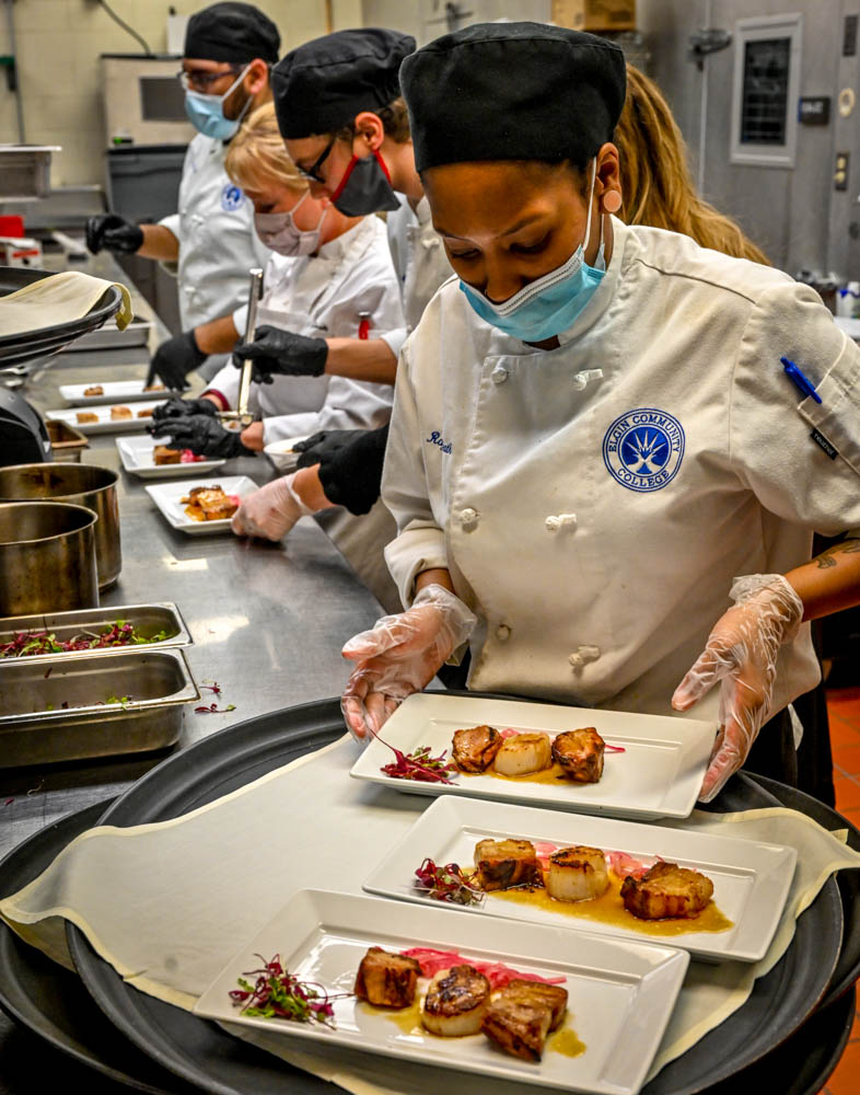 ECC visiting chef prepares fall-inspired dishes