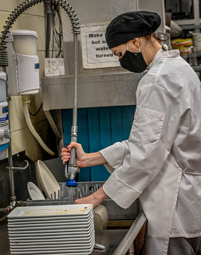 ECC visiting chef prepares fall-inspired dishes