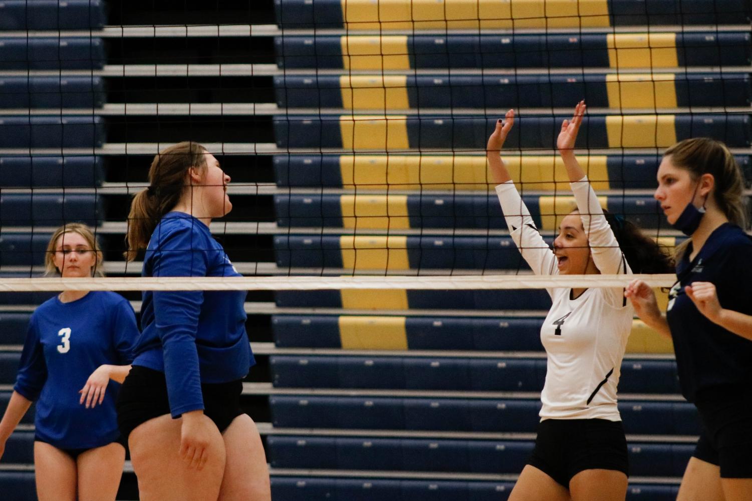 Women's Volleyball Loses 3-0 to College of Lake County Lancers