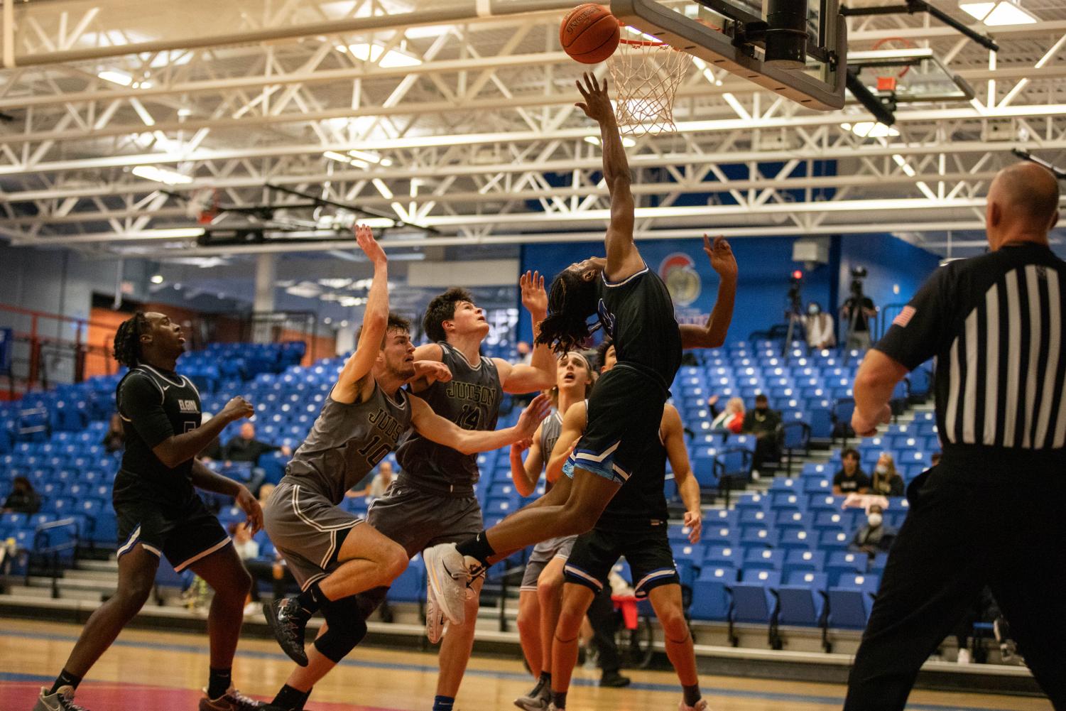 Men's basketball wins 76-73 against Judson University's JV Team