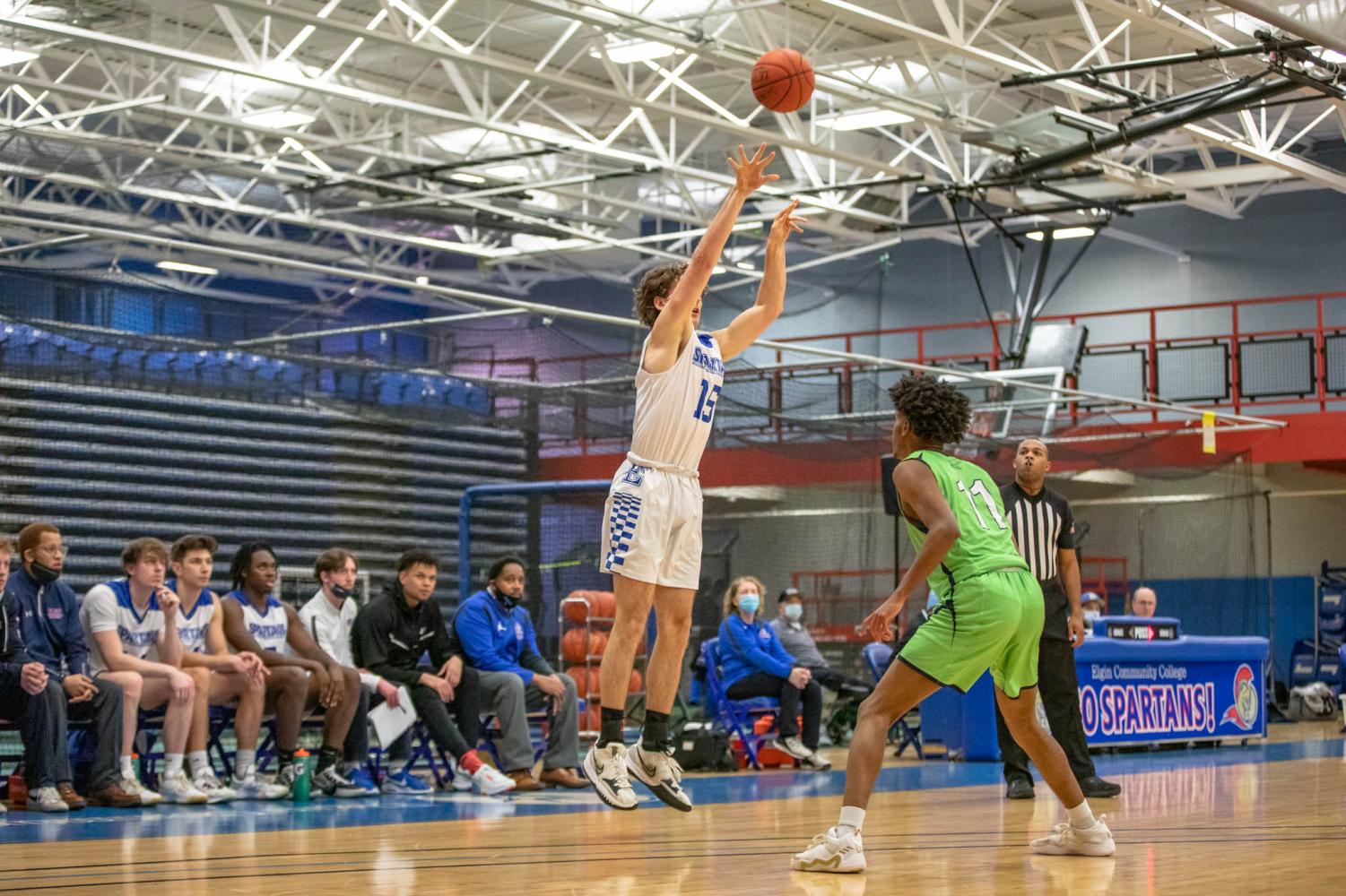 Men's basketball wins 56-46 against Lake County College