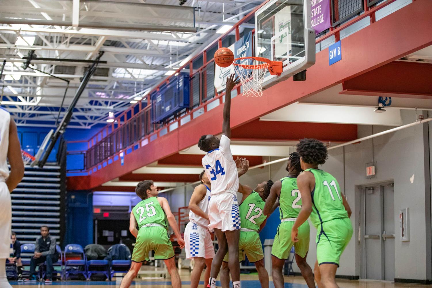 Men's basketball wins 56-46 against Lake County College