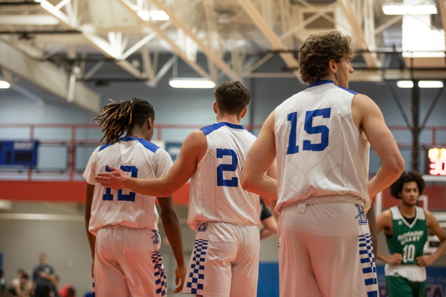 Men's basketball wins 78-73 against Moraine Valley College