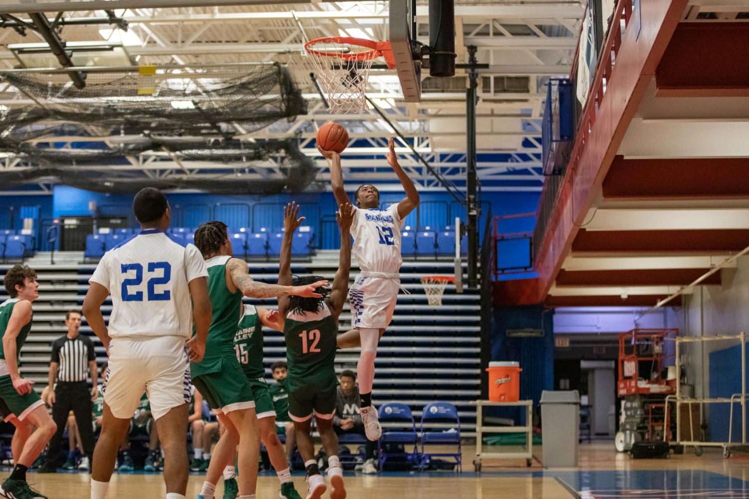 Men's basketball wins 78-73 against Moraine Valley College