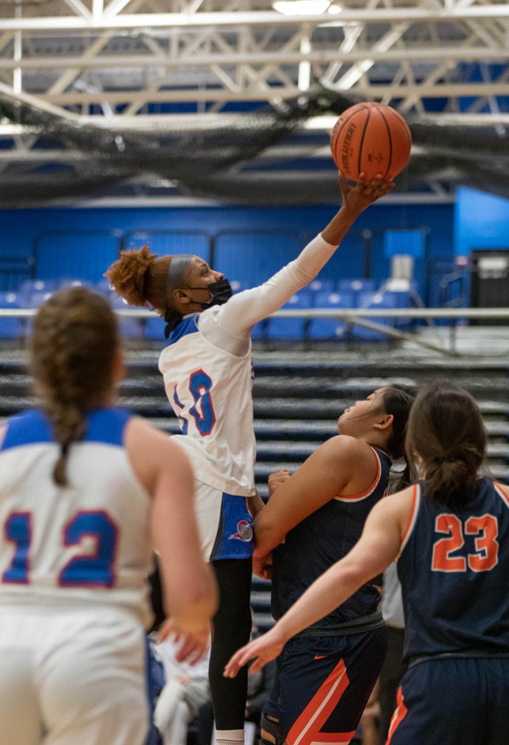 Women's basketball loses 93-34 against Morton College