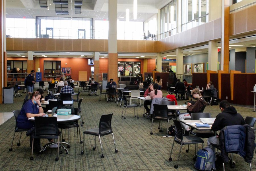 Students fill the once empty Jobe Lounge.