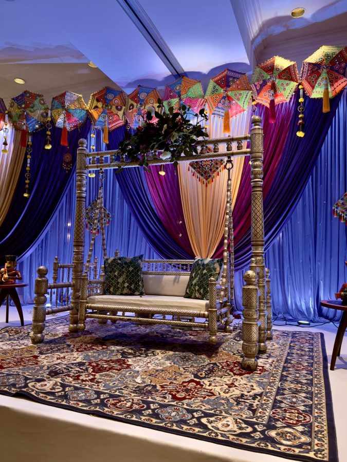 The Bride and Grooms swing before the Oonchal. The chain of the swing signifies the eternal bond between the couple and Almighty (Lord Ganesha).  