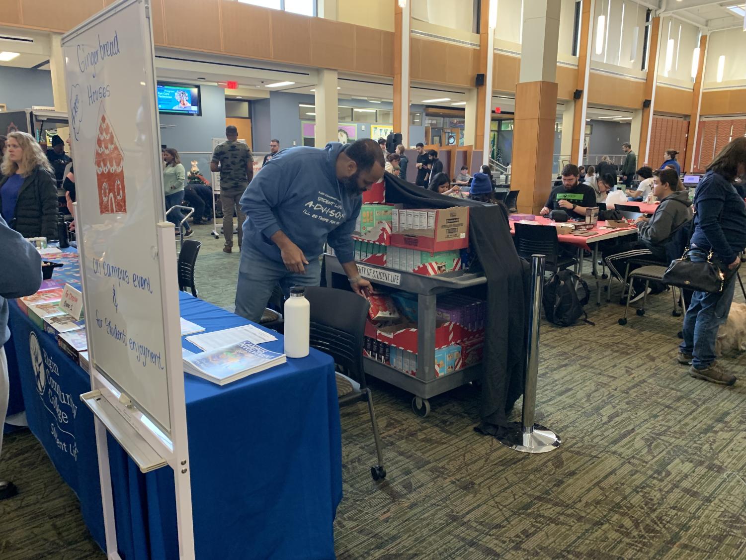 Photos: Elgin Community College's Office of Student Life sponsors a Stress Free Zone