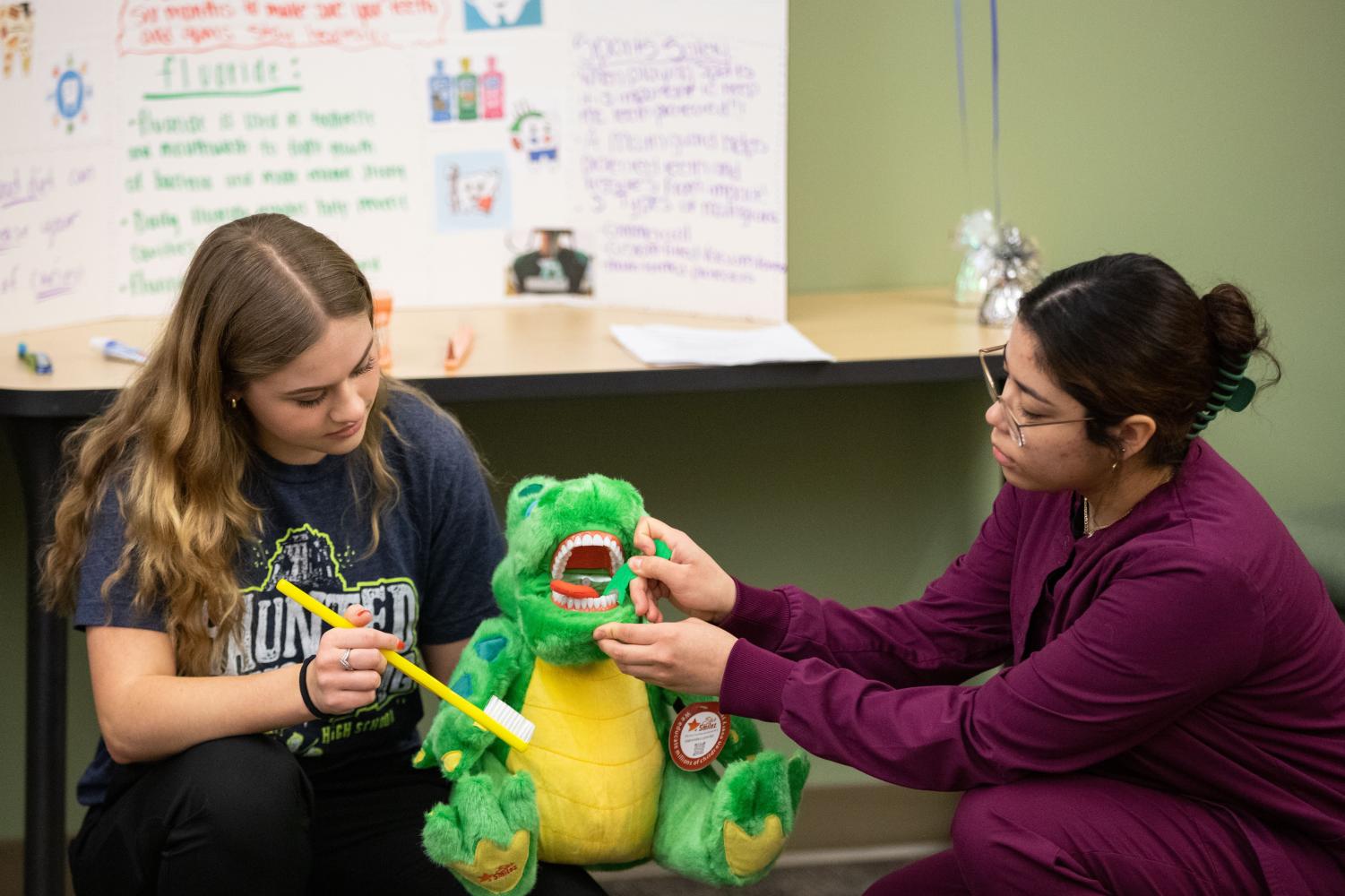 Photos: Early Childhood Lab students visit ECC's dental clinic to learn dental hygiene