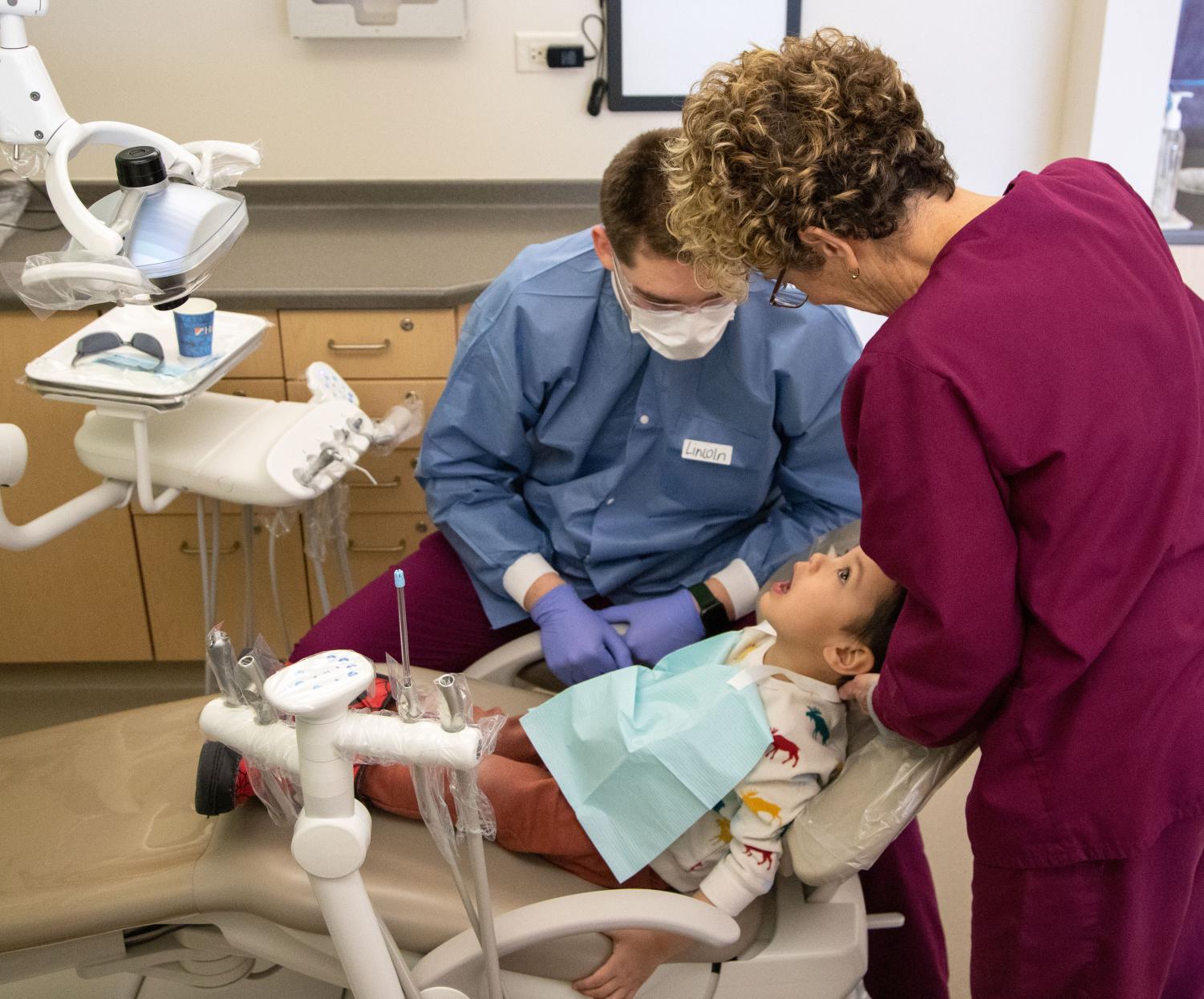 Photos: Early Childhood Lab students visit ECC's dental clinic to learn dental hygiene