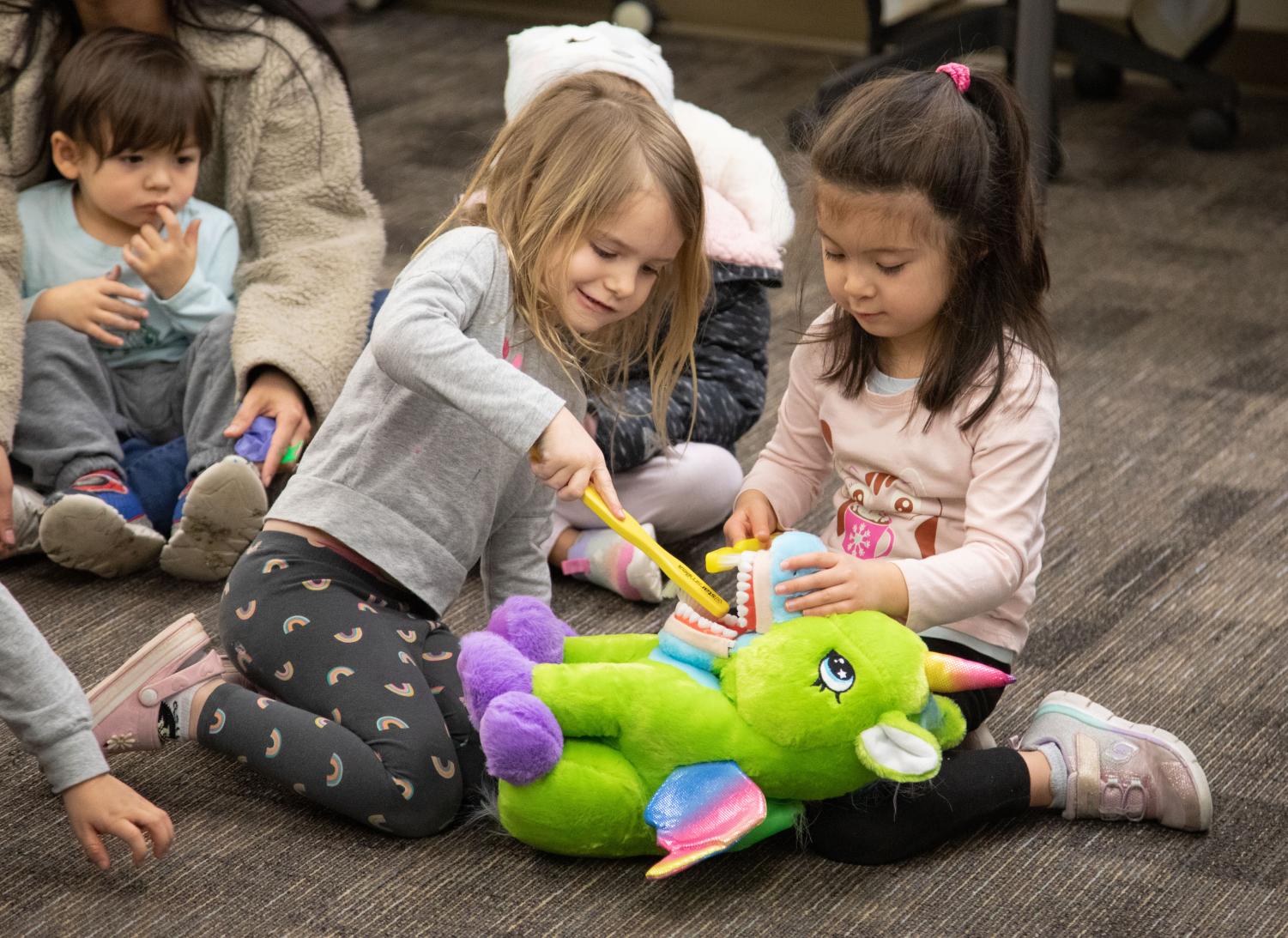 Photos: Early Childhood Lab students visit ECC's dental clinic to learn dental hygiene