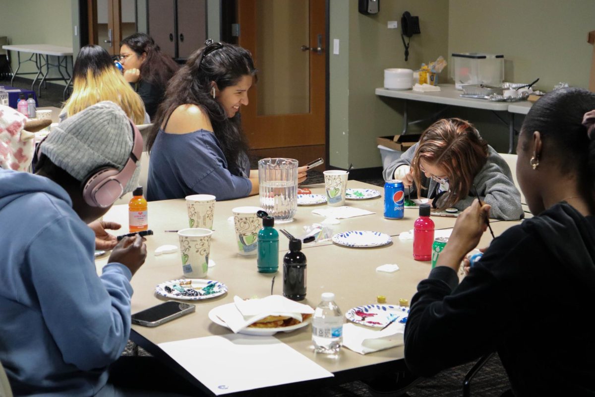 New students converse among themselves as they paint their pottery at the Pottery Painting and Pizza event hosted by New Student Connections on Sept. 21, 2021.