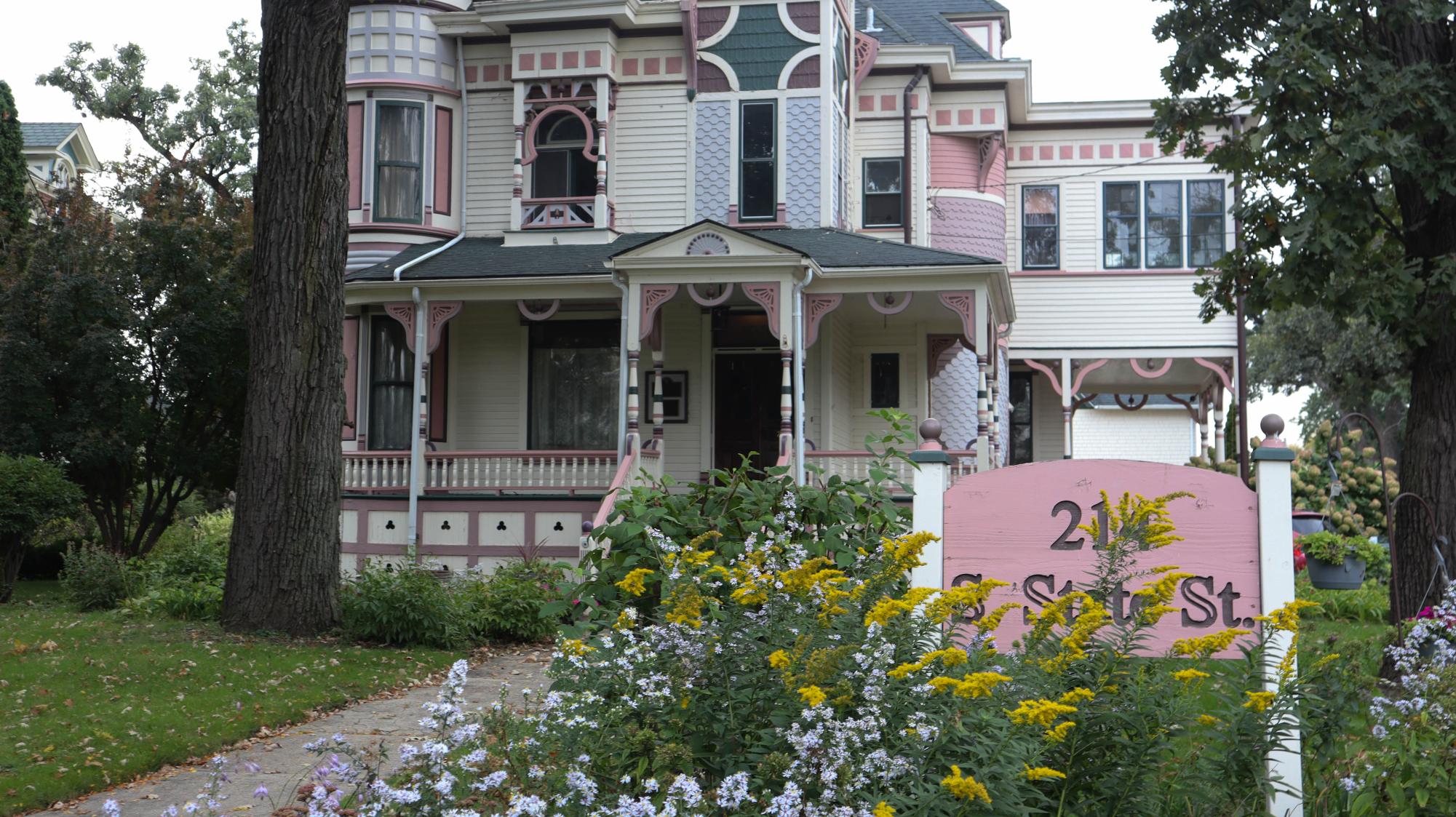 Elgin's Pelton House, a Piece of History for Sale