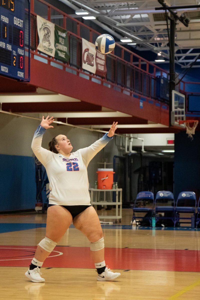 FR. Rachel Mikosz throws the ball up to serve against College of Lake County on Sept. 27, 2023. The womens volleyball record so far this season is 0-22.
