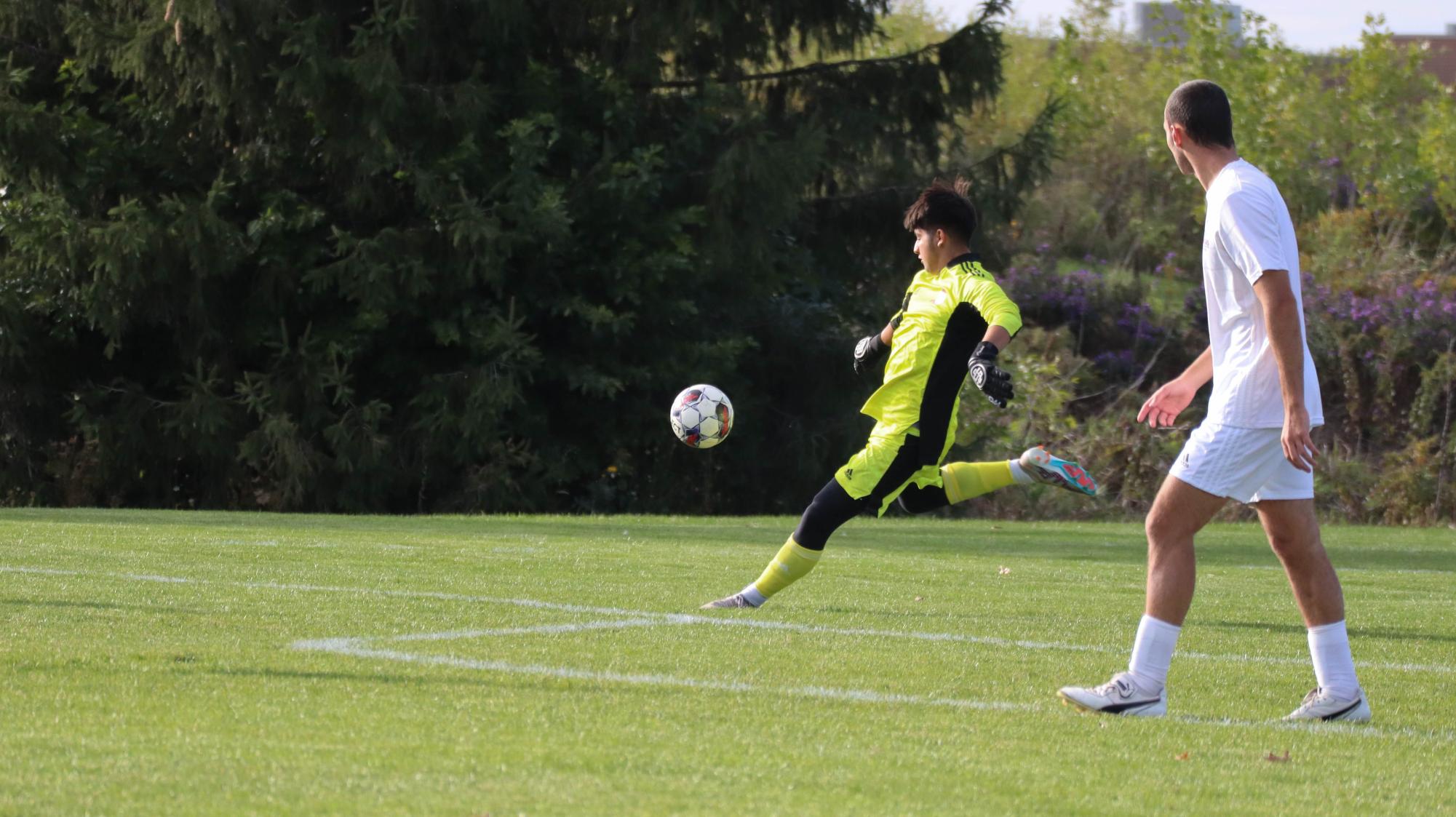 Photos: Men's soccer loses 0-3 against Prairie State College