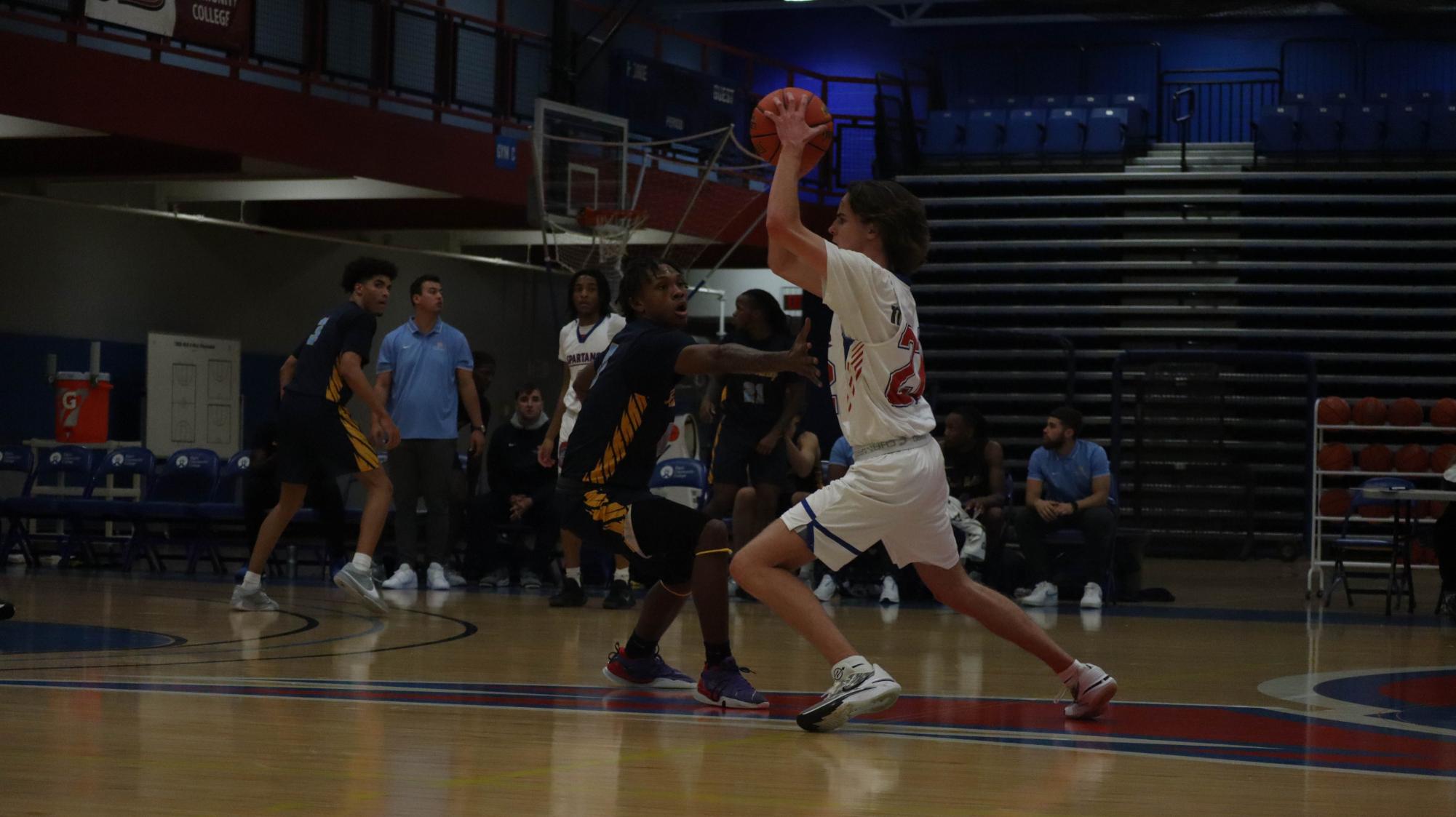 Men's Basketball loses 88-114 against Rock Valley College