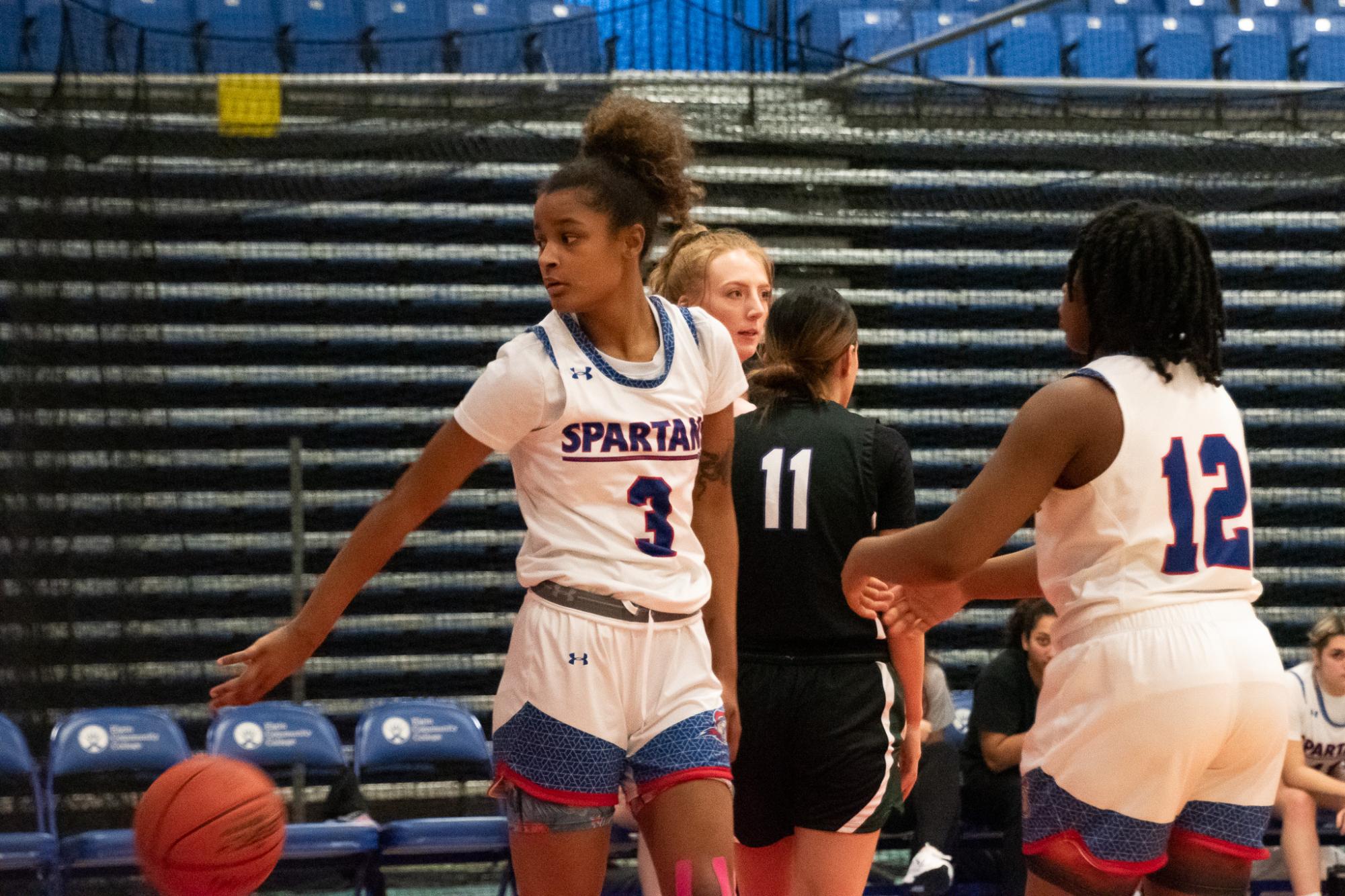 Women's Basketball loses 46-60 against Prairie State