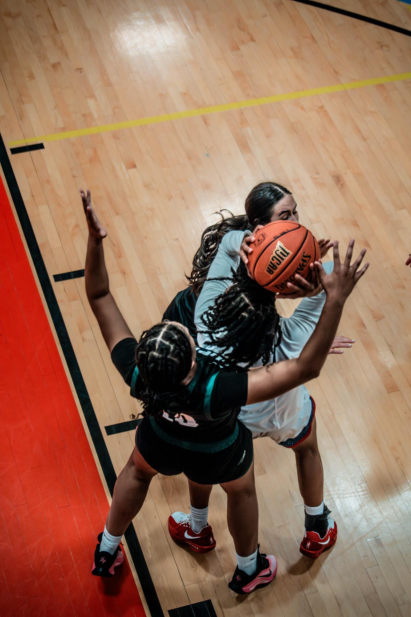 Women's Basketball defeat COD