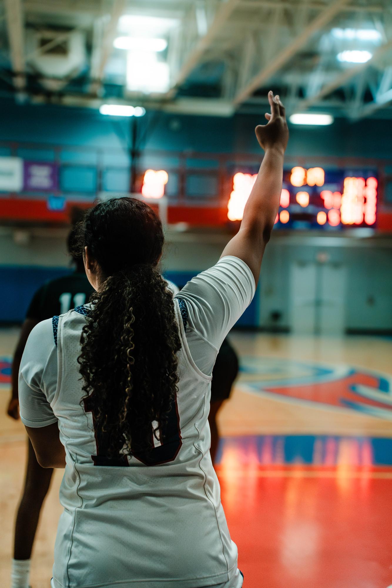 Women's Basketball defeat COD