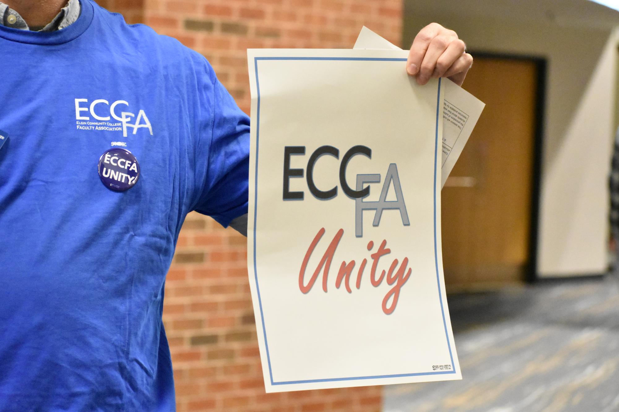 Faculty union members demonstrate in light of expired work contract