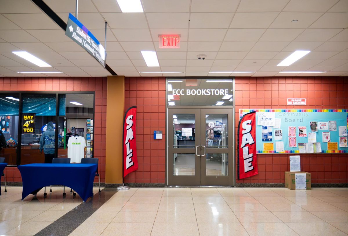 Elgin Community College's Bookstore, located in Building B, remains close after 5:00 p.m on March 17, 2026. Limited access prevents students with late night classes from buying essential materials.
