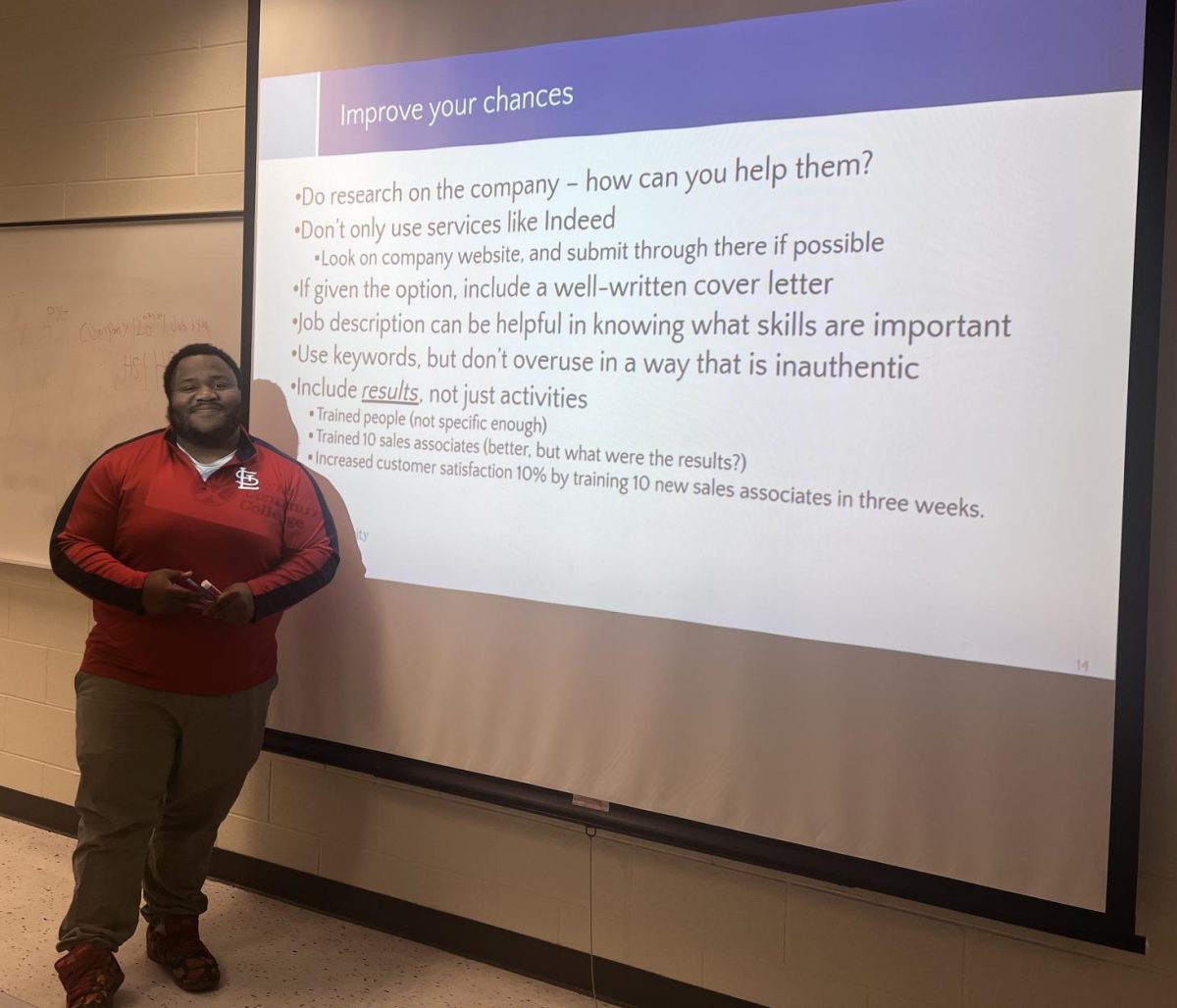 Ron Jones, Internship Coordinator, leads a resume workshop to help those around the community build a more effective and complete resume two days before ECCs job fair.