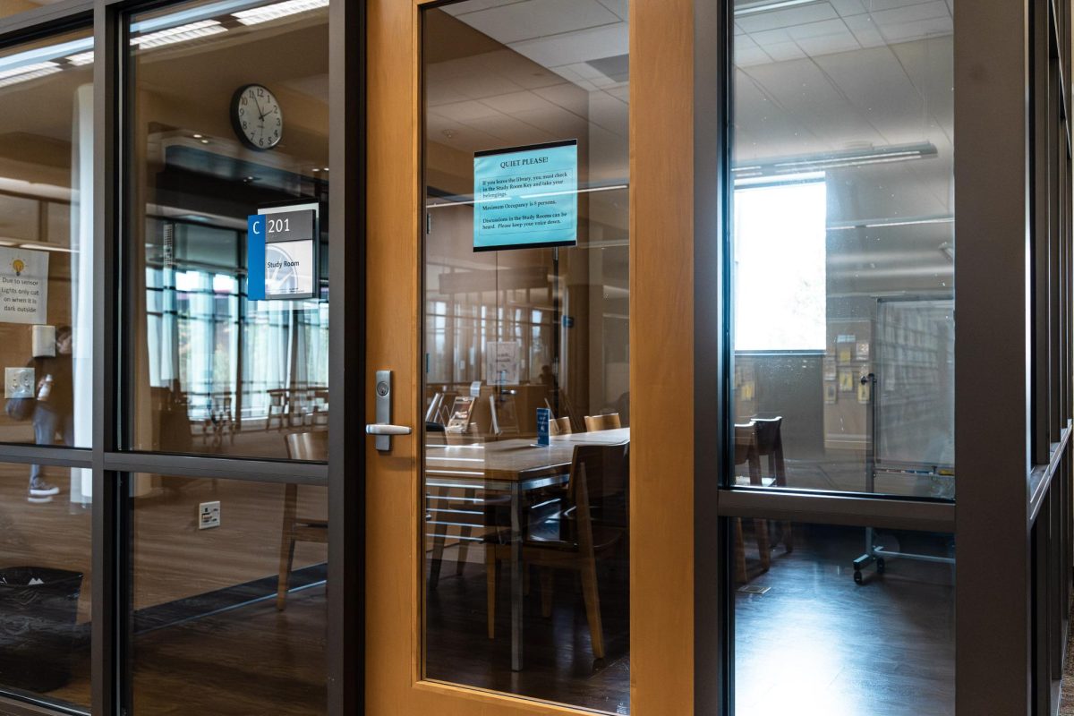 The exterior and interior of one of many study rooms throughout the library, on May 5, 2026. Study rooms have varied scales, and purposes, as some are smaller, some may be used for bigger groups, and some have electronics for certain uses.